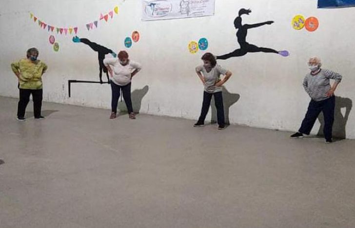 Las vecinas, en plena clase y con mucha actitud.