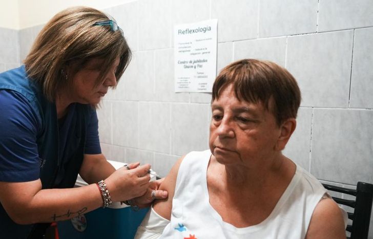 Siguen los operativos en centros de jubilados de los barrios.