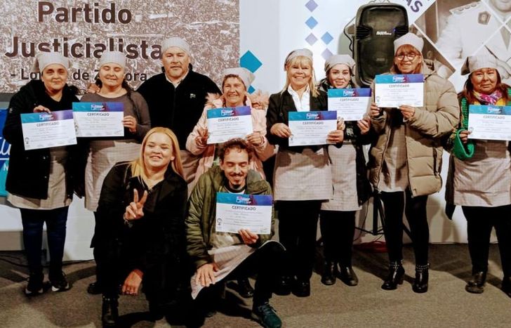 La entrega de diplomas fue un éxito.