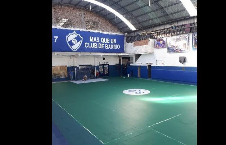 El club recibe a 250 vecinos para practicar una decena de deportes.