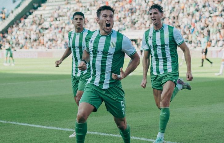 Martín Rio, con dos goles, fue la gran figura en el triunfo de Banfield.