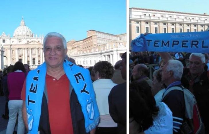 Miguel en la Plaza de San Pedro, minutos antes de conseguir su objetivo: regalarle la bufanda al Papa Francisco.