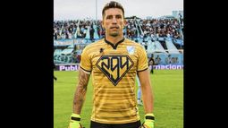 Crivelli puso manos a la obra y ayuda los propios y a los clientes de su suegro.