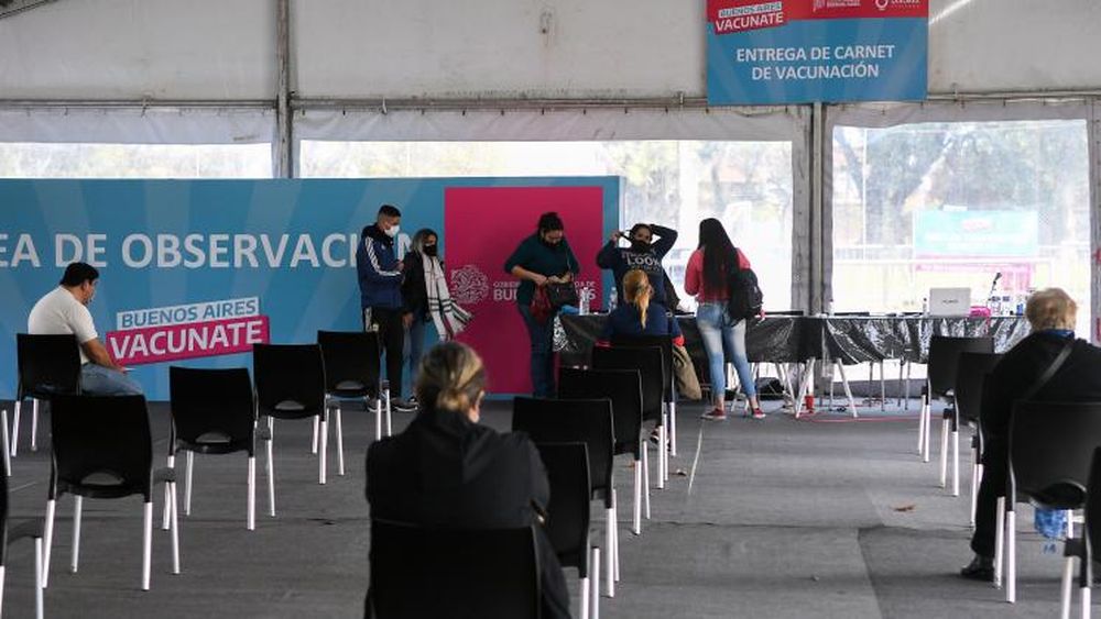 Más de 5 millones de personas recibieron la primera dosis.