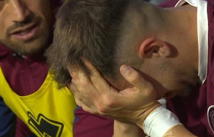 Felipe Peña Biafore rompió en llanto tras lesionarse en Lanús.