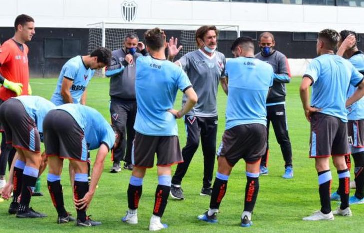 Brown sumó minutos de juego durante el receso.