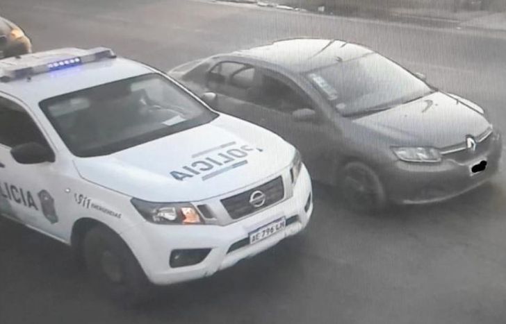 El momento en que la Policía intercepta al auto.