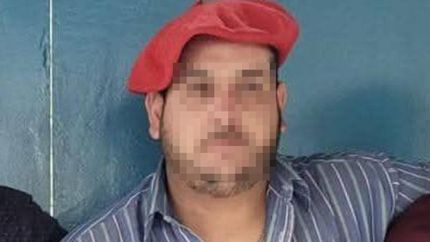 El presunto asesino escapó tras el crimen y nadie sabe dónde está.