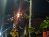 Siguen los problemas con Edesur en Lomas: hay vecinos sin luz y se incendió un transformador.