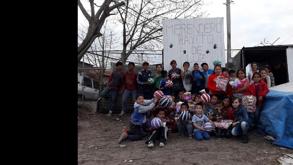 Un comedor de Longchamps que asiste y contiene a cientos de vecinos