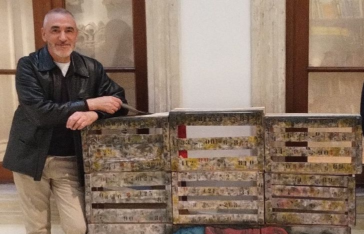 Marcelo Peka Fernández, artista visual de Banfield, presenta Libre Mercado.