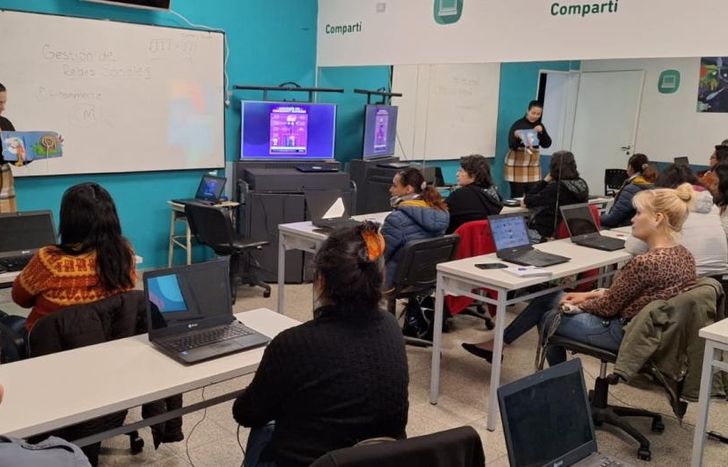 Las clases están a cargo de docentes especializados en diferentes temáticas.