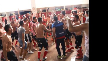 El plantel de Los Andes festeja tras el 1-0 ante Temperley. El plantel de Los Andes festeja tras el 1-0 ante Temperley.