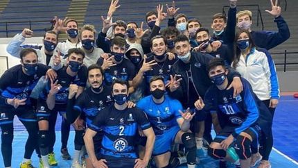 Lomas llega invicto y apenas cediendo tres sets en cinco juegos.