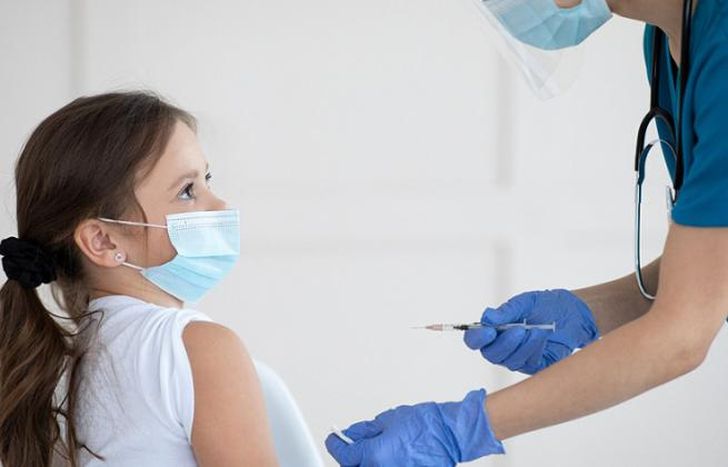 El lunes comenzarán a aplicar de manera libre la vacuna contra el Covid a menores de entre 6 meses y 3 años en provincia de Buenos Aires.