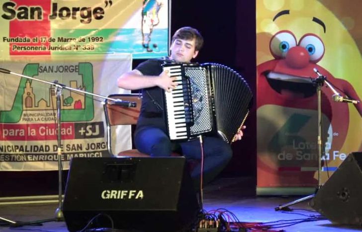 Leandro tocó La Valse à Margaux de Richard Galliano y Fuga y Misterios de Astor Piazzolla.