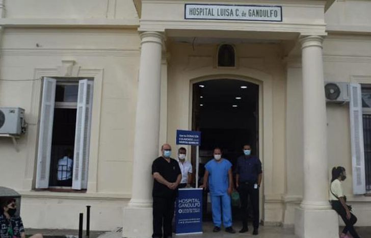 Hay un stand para la donación voluntaria.