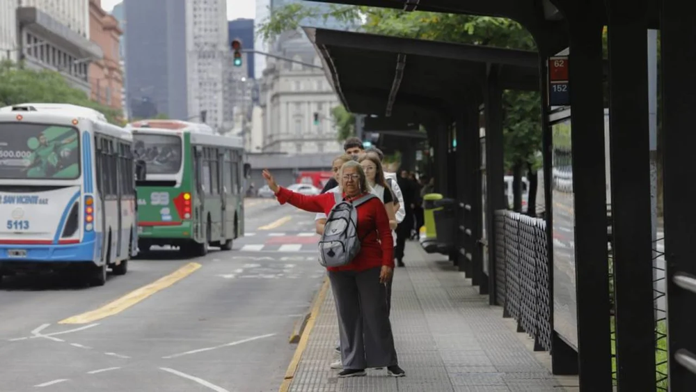 Los costos de los colectivos se dispararon con el aumento del gasoil. Los costos de los colectivos se dispararon con el aumento del gasoil.