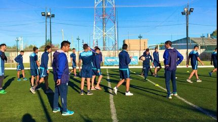 Después de 23 días de descanso, el Gasolero puso primera en la cancha auxiliar del Beranger.