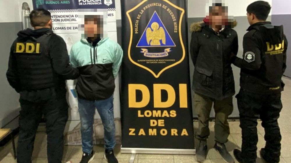 Los dos sospechosos detenidos por la DDI de Lomas de Zamora. Los dos sospechosos detenidos por la DDI de Lomas de Zamora.