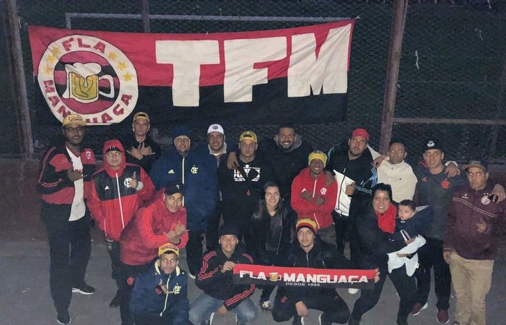 Hinchas de Flamengo en la cancha de Lanús.