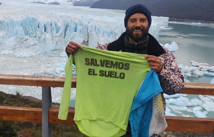 Después de casi tres meses a bordo de su bicicleta, llegó al Perito Moreno.