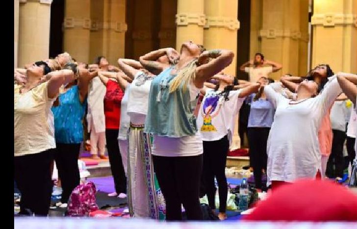 se acercan vecinos de distintos distritos.