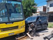 Así quedó la camioneta tras chocar con el colectivo.