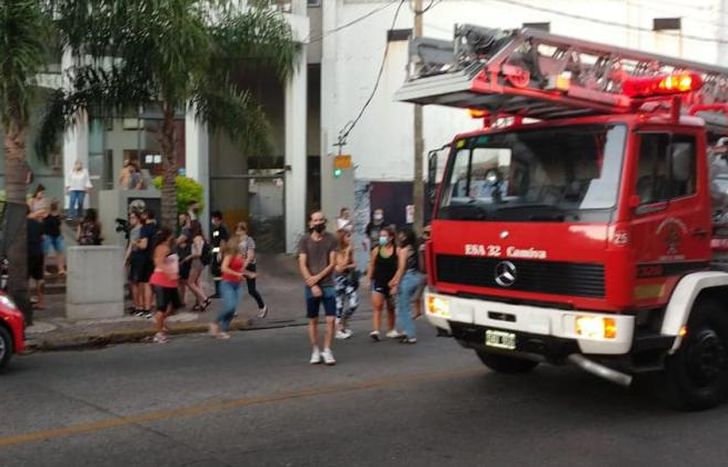 El incendio se produjo en un edificio de la calle Oliden.