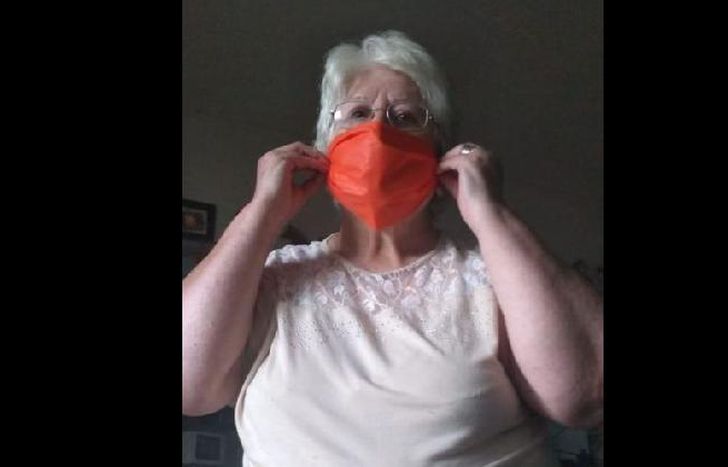 las costureras se encargan de confeccionar los barbijos.