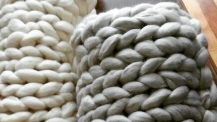 Se trata de mantas que se tejen con las manos.