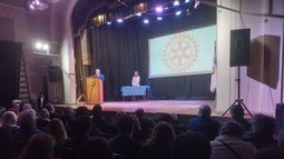 El Rotary Club de Lomas reconoció a servidores públicos y a los mejores promedios universitarios