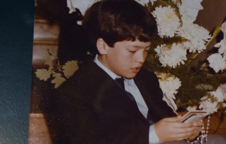 El músico durante su Comunión.