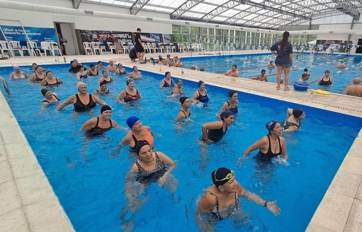 Clases de aquagym en el Parque de Lomas.