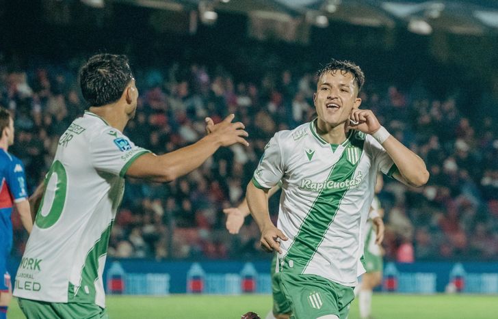 Tomás Adoryan clavó un golazo para Banfield ante Tigre.