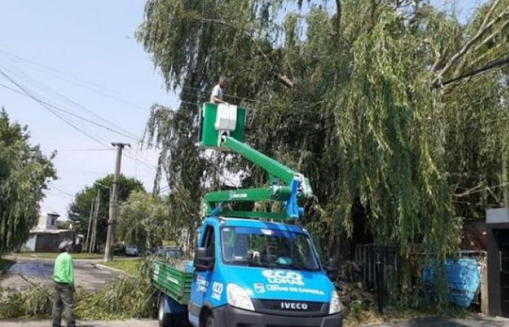 Se realizan trabajos de emergencia en Lomas por el temporal.