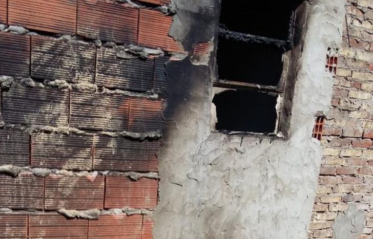 La casa quedó destruida casi en su totalidad.