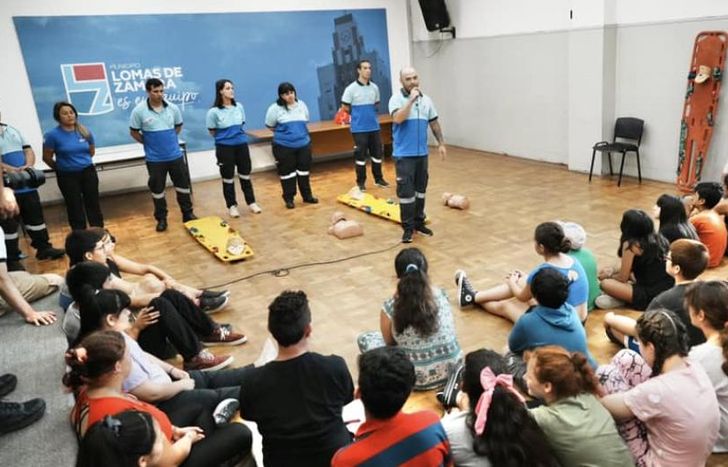 Los brigadistas hicieron una demostración de lo aprendido y recibieron sus diplomas.