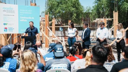 El intendente Federico Otermín&nbsp;recibió al gobernador para supervisar la obra de la secundaria del Polo Educativo del Barrio Nueva Esperanza en Santa Catalina.&nbsp;