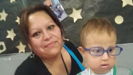 Thiago, en compañía de su mamá. Una imagen llena de amor. Thiago, en compañía de su mamá. Una imagen llena de amor.