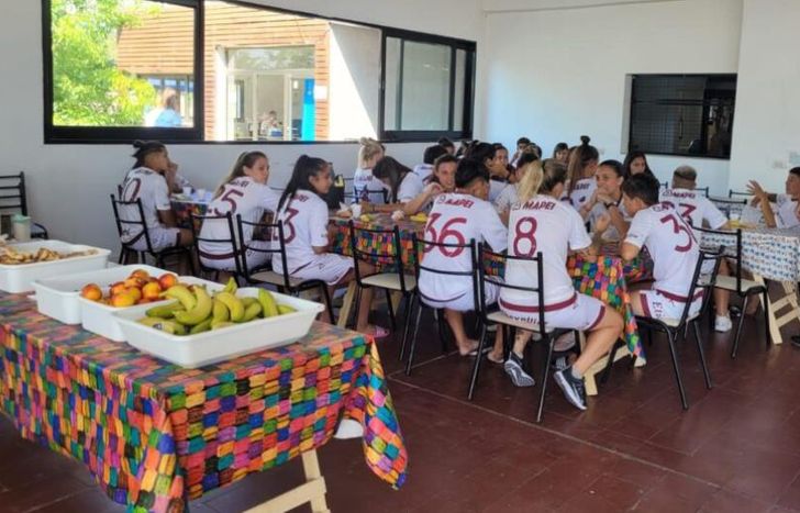 Las Granates concentradas en Ezeiza.