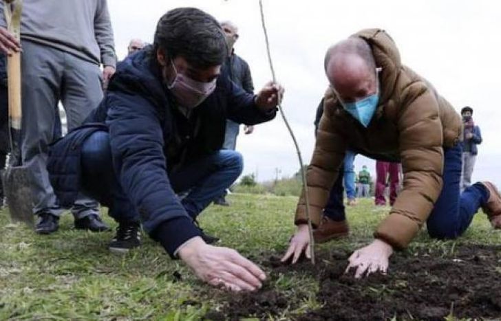 Insaurralde y Baloira, juntos en una jornada de plantación.