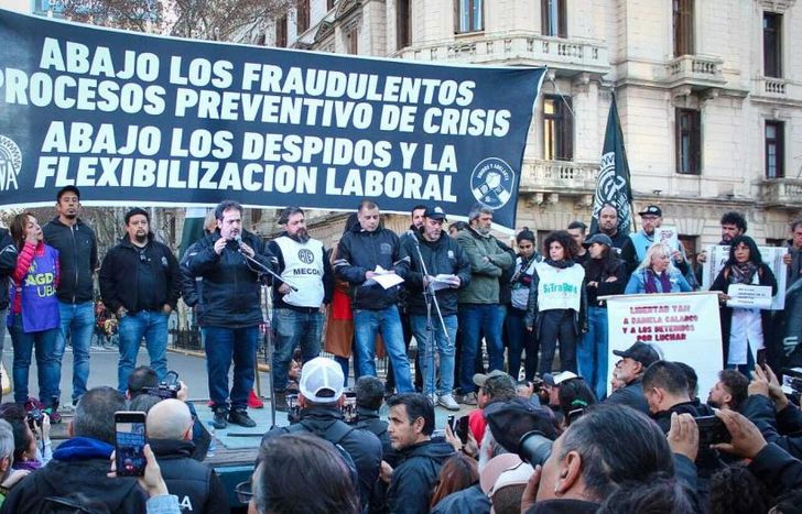 El secretario general del SUTNA, Alejandro Crespo, encabeza el acto.