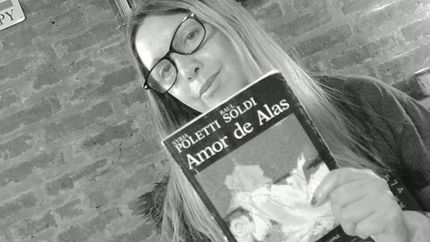 Alejandra pide libro de cuentos en buen estado.