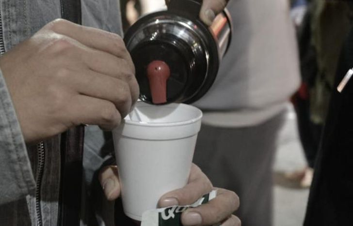 Se juntan los lunes y jueves en Avenida Alsina y Balcarce.