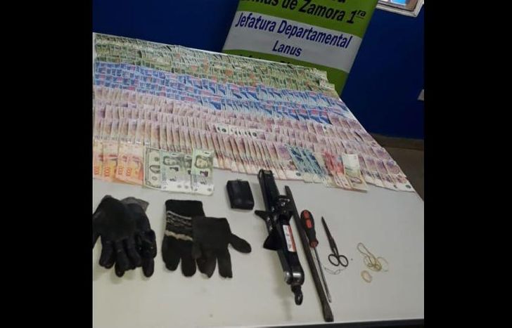 se incautó dinero en efectivo y herramientas para cometer las entraderas.