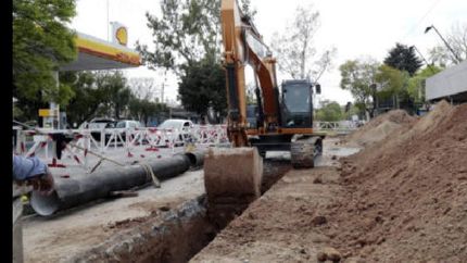 en almirante brown avanzan 22 obras de cloacas y agua potable