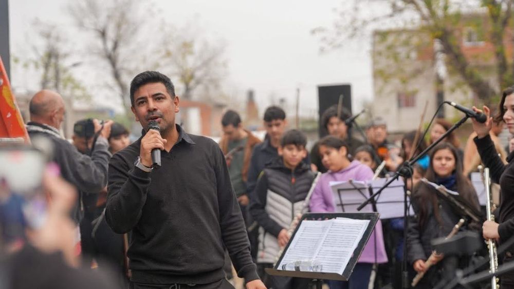 Música y arte para homenajear al Indio Solari en Fiorito. Música y arte para homenajear al Indio Solari en Fiorito.
