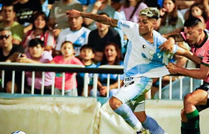 Martínez sujeta a Ayunta.