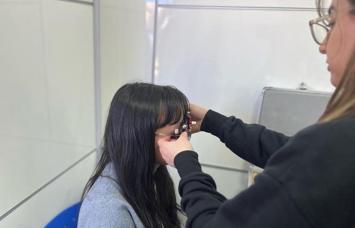 Esta semana entregarán un total de 500 anteojos.